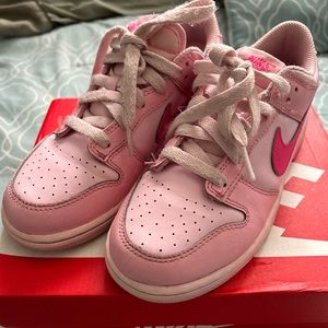 Dunk Low GS Triple Pink size 3y